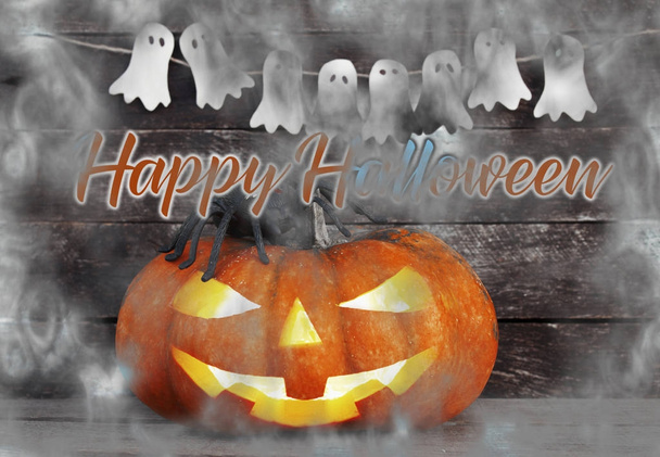 Ahşap zemin üzerine sis hayaletlere çevrili spooky Halloween balkabağı kafa jack fener - Fotoğraf, Görsel