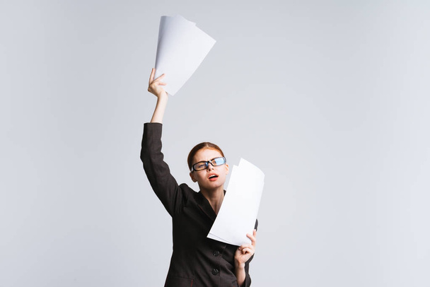 girl secret in business suit holds paper in hands - Фото, зображення