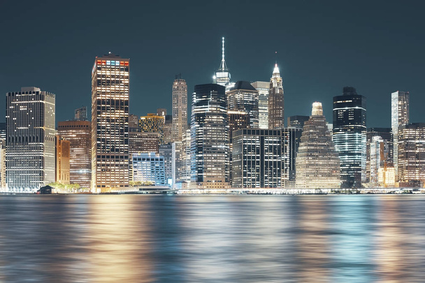 New York City skyline 's nachts, Verenigde Staten - Foto, afbeelding