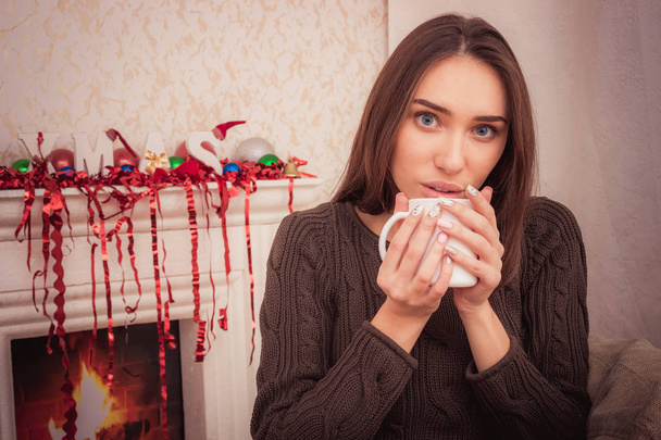 Beautiful woman at home drinking a coffee - Valokuva, kuva