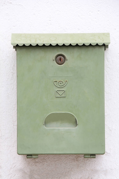 Caixa de correio de parede urbana
 - Foto, Imagem