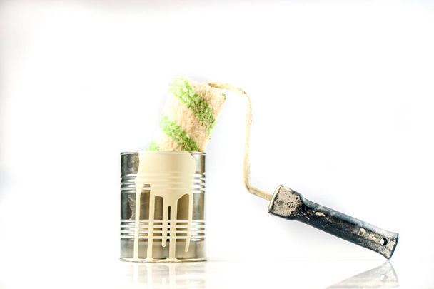 Paint can and brushes on a white background. Paint and repair ac - Photo, image