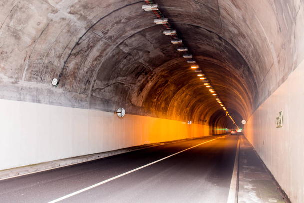 Tunnel auf der Insel Madeira - Foto, Bild