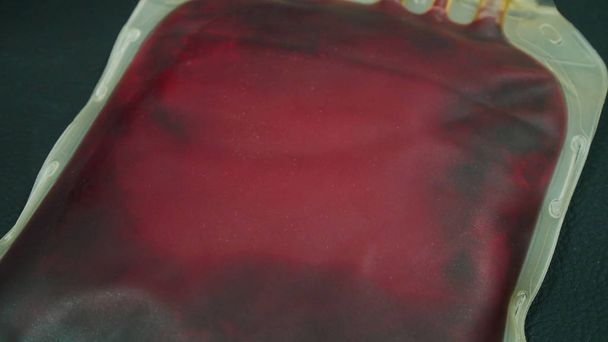 Close up sulla sacca di sangue rosso
. - Foto, immagini
