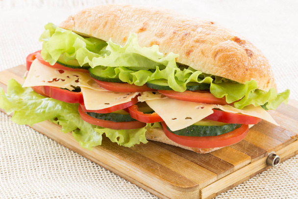 Sandwich Ciabatta au fromage
  - Photo, image