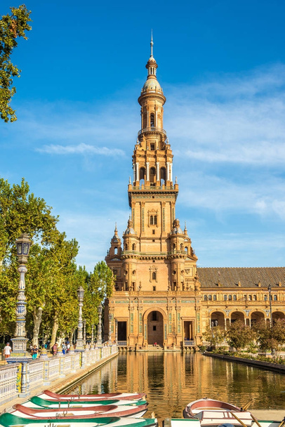 North tower at the Place of Espana in Sevilla - Spain - Foto, imagen