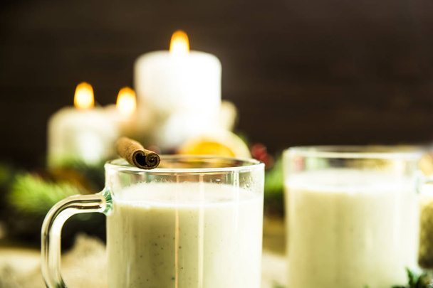 bevande alcoliche riscaldanti al latte la vigilia di Natale
 - Foto, immagini