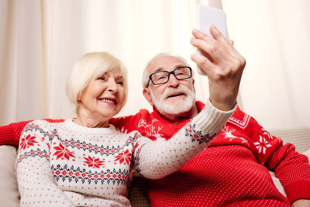 senior couple taking selfie on smartphone - Photo, Image