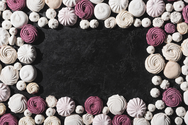 frame of berry and white marshmallows - Φωτογραφία, εικόνα