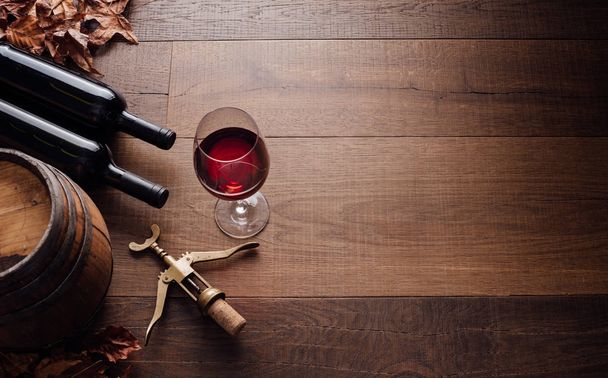 traditional winemaking and wine tasting concept - 写真・画像