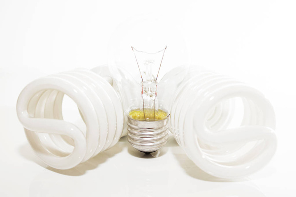 Birkaç farklı led ampuller ve kompakt floresan lambalar - Fotoğraf, Görsel