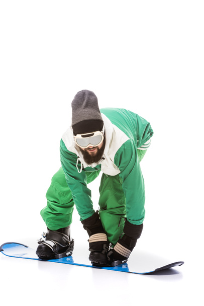 hombre atar equipo de snowboard
 - Foto, imagen