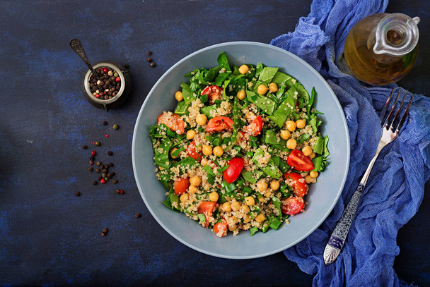 Здоровый веганский салат в миске
 - Фото, изображение