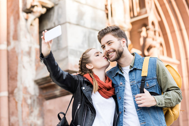 couple taking selfie together - Zdjęcie, obraz