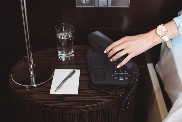 businesswoman talking by phone in hotel - Фото, зображення