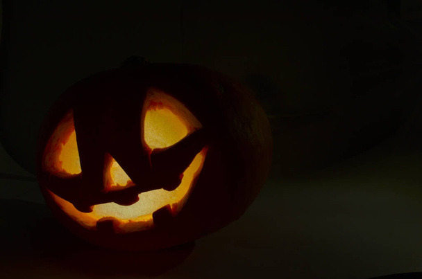 Scary smiling Halloween pumpkin on dark background - Fotografie, Obrázek