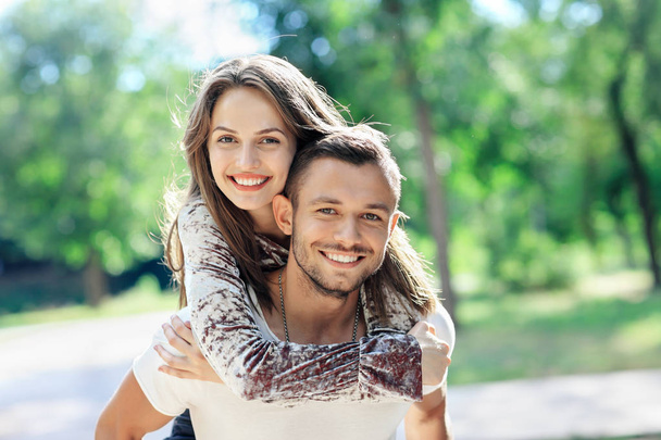 happy young couple outdoors - Φωτογραφία, εικόνα