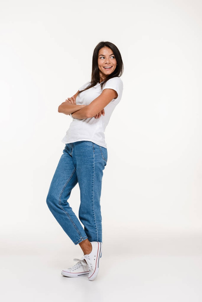 Full length portrait of a young smiling woman - Foto, afbeelding