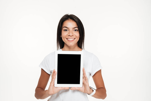 Portrait of a happy smiling woman showing blank screen tablet - Фото, изображение