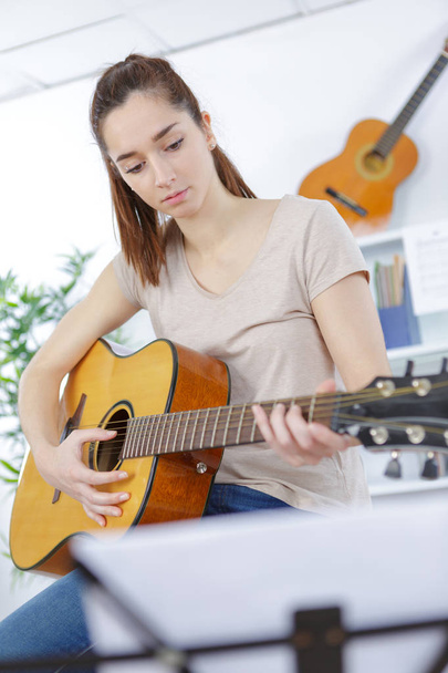 teenager girl guitar play - 写真・画像
