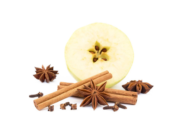 Aromatische apple, steranijs, kruidnagel en kaneel - Foto, afbeelding