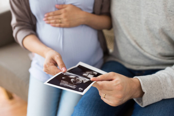 close up of couple with baby ultrasound images - Valokuva, kuva