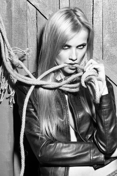 nő kötéllel - Fotó, kép