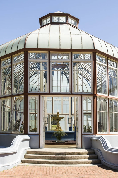 Conservatório de vidro habitação plantas tropicais
 - Foto, Imagem