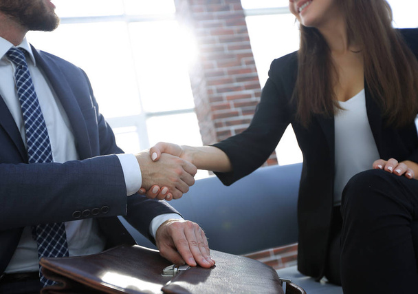 Businessman shaking hands to seal a deal with his partner - Foto, Imagen