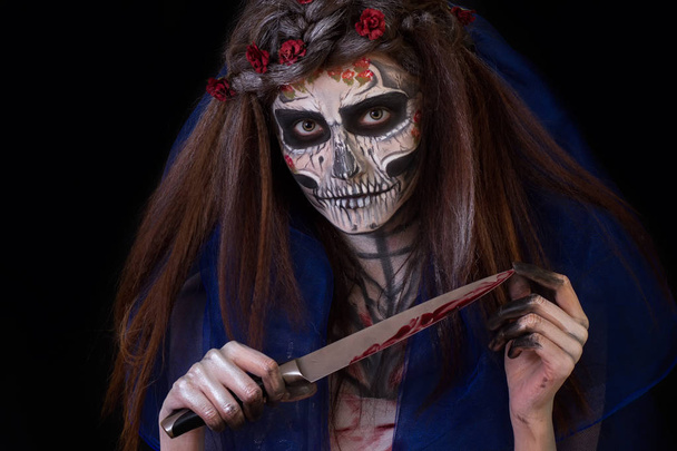 Hermosa chica con aterrador maquillaje de Halloween
 - Foto, imagen