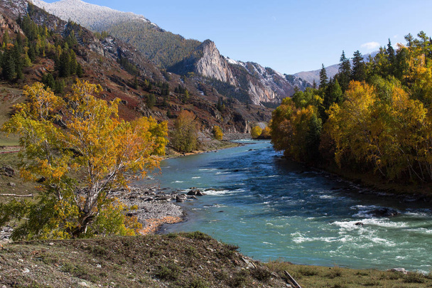 Joki Altain vuoristossa
 - Valokuva, kuva