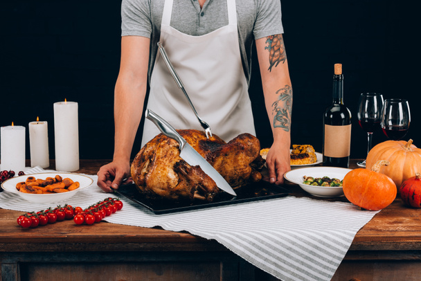 Man standing with baked turkey - Photo, Image