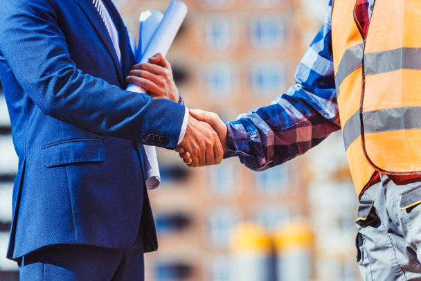 Builder and businessman shaking hands - Photo, Image