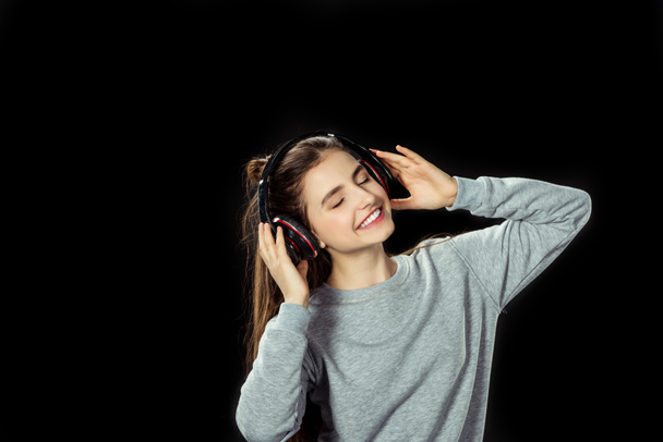 Chica escuchando música con auriculares
 - Foto, Imagen