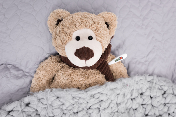 teddy bear with thermometer - Photo, Image