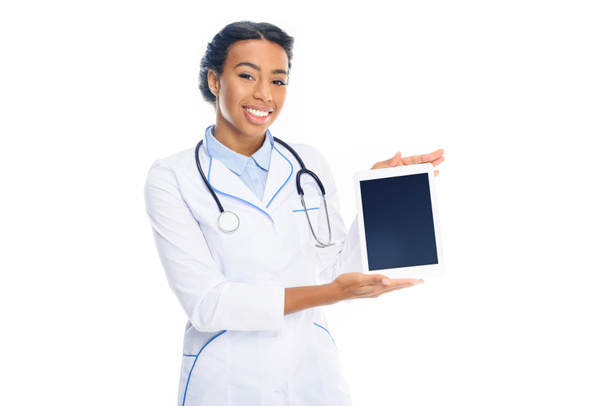 dokter voorstellende tablet - Foto, afbeelding