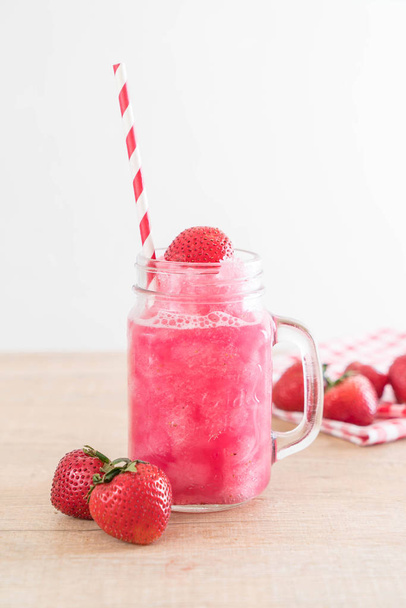 fresh strawberry smoothie  - Φωτογραφία, εικόνα