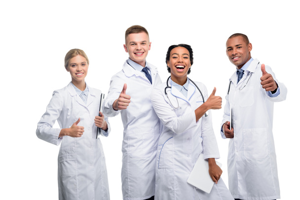 médicos multiétnicos con pulgares arriba
 - Foto, imagen