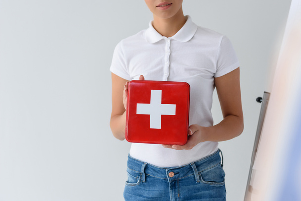 donna con kit di pronto soccorso
 - Foto, immagini
