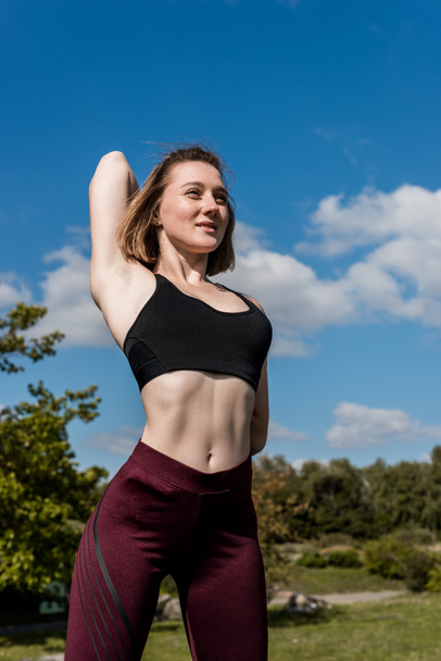 woman stretching before workout - Fotografie, Obrázek