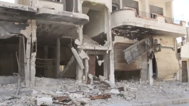 Homs, Syria, September 2013: Verwoeste gebouw gelegen in de stad Homs. Het gebouw verwoest in de gevechten tussen de rebellen van de Syrische nationale leger - Video