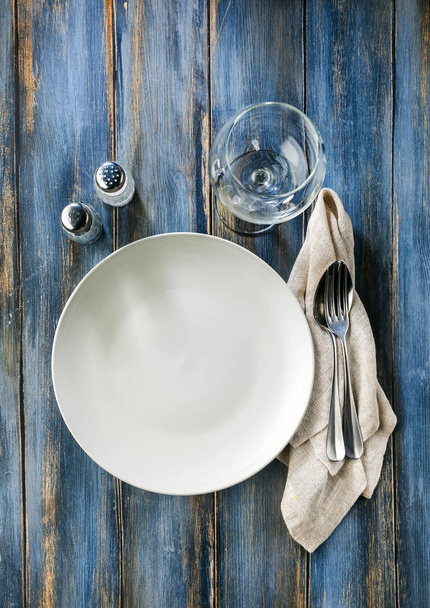empty plate on a wooden background of old shabby boards and glas - 写真・画像