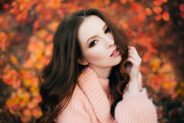 Young sexy woman in the autumn forest - Fotoğraf, Görsel