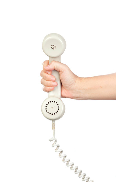 mužské ruky držící bílý retro telefonní sluchátko izolovaných na bílém pozadí - Fotografie, Obrázek