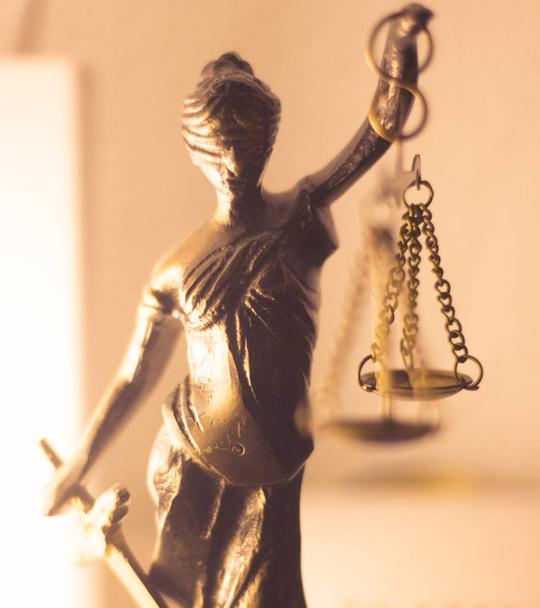 Estatua de la justicia legal
 - Foto, Imagen