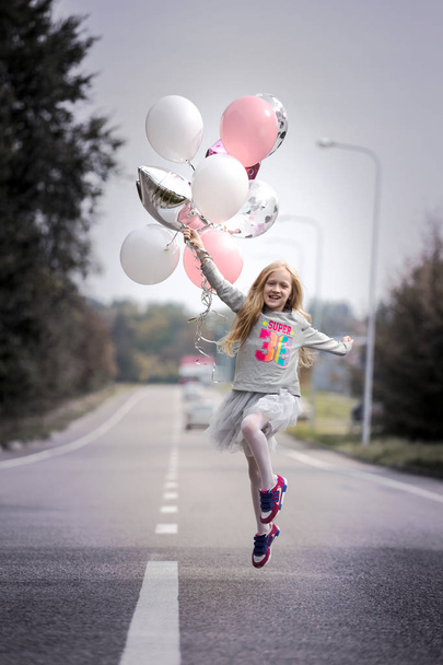 girl with balloon - Foto, immagini