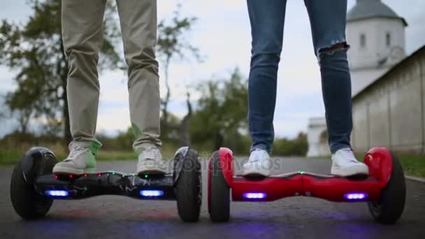 Nahaufnahme von Dual Wheel selbstausgleichendem Elektro-Skateboard Smart - Filmmaterial, Video