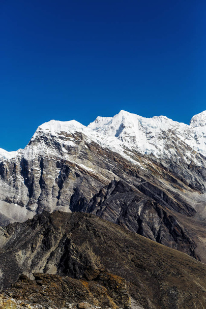 Snowy mountains of the Himalayas - Fotoğraf, Görsel