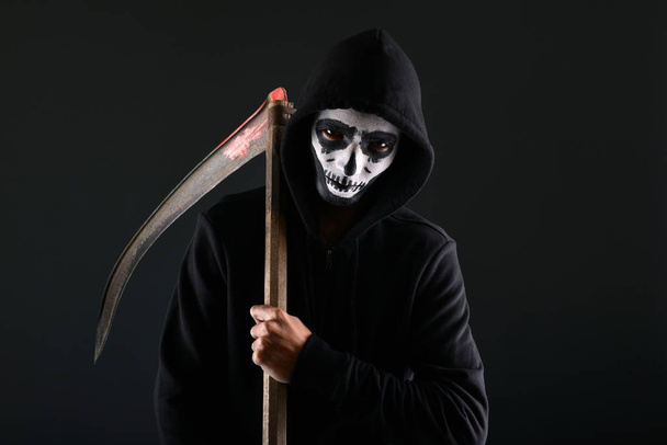 Grim Reaper avec une faux
  - Photo, image