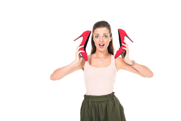 woman holding pair of red shoes - Foto, Bild